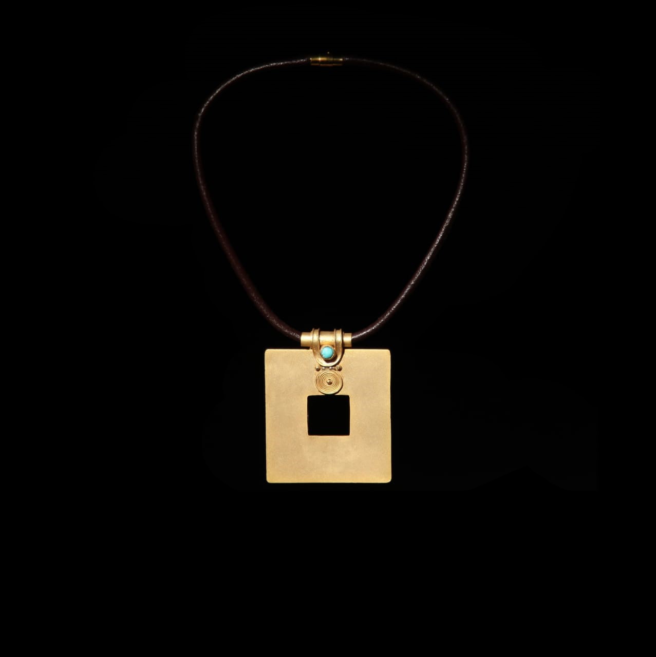 Hoor jewelry piece #05 with leather