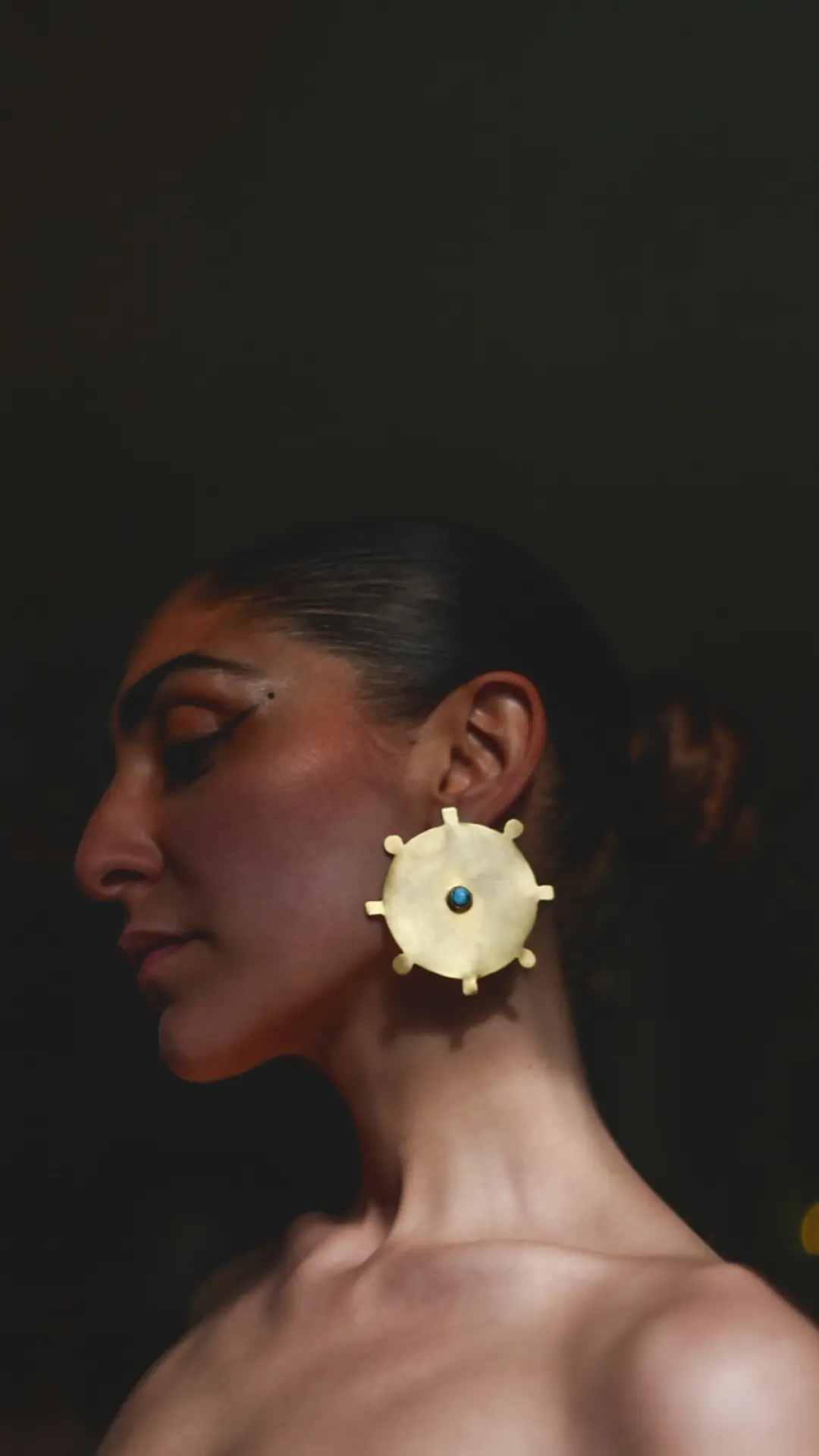 A Hoor earring worn in profile