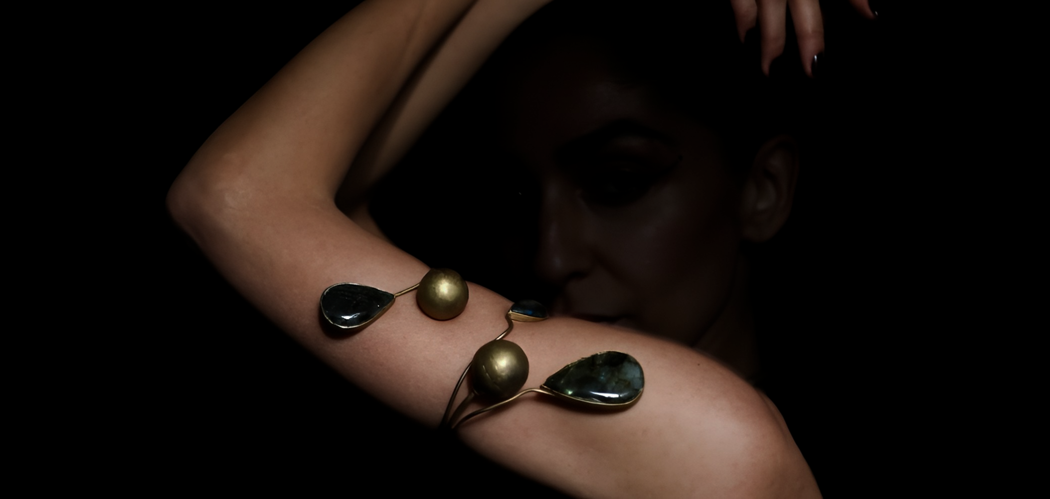Hoor #02 — Gold Plated Brass, Labradorite Stone